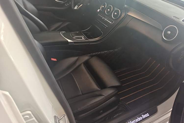 Used Mercedes-Benz C-Class 2021 C 200 L Fashion Edition Sport Version Right Front Seat