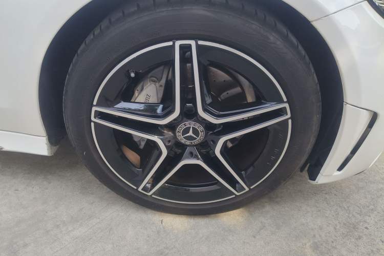 Used Mercedes-Benz C-Class 2021 C 200 Coupe Right Front Wheel Hub