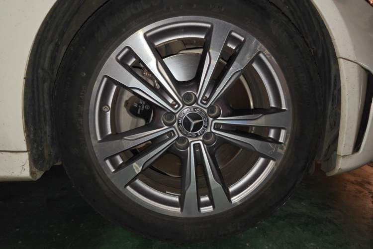 Used Mercedes-Benz C-Class 2021 C 200 L Fashion Edition Sport Version Right Front Wheel Hub