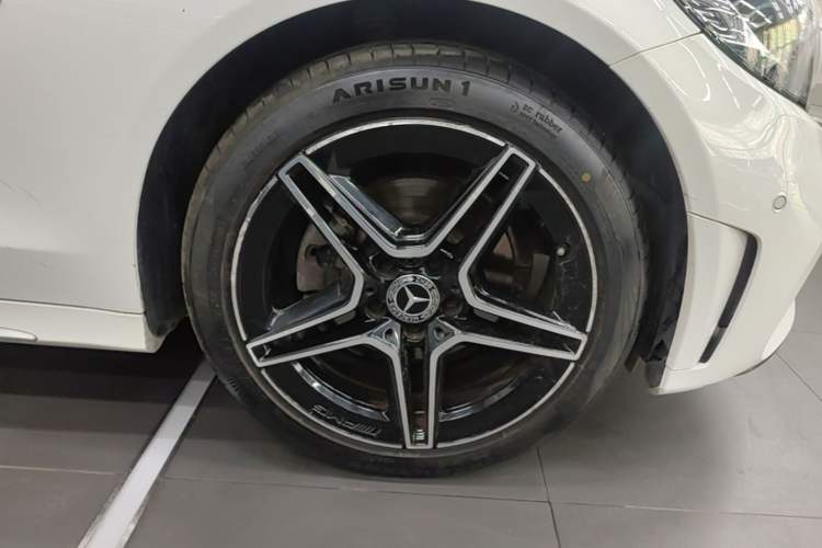 Used Mercedes-Benz C-Class 2021 C 260 L Sport Edition Star Collection Right Front Wheel Hub