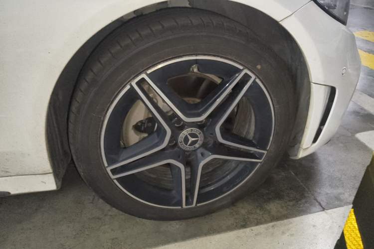Used Mercedes-Benz C-Class 2021 C 260 Star Edition Right Front Wheel Hub