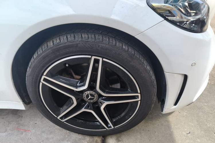 Used Mercedes-Benz C-Class 2021 C 260 L Sport Edition Star Collection Right Front Wheel Hub
