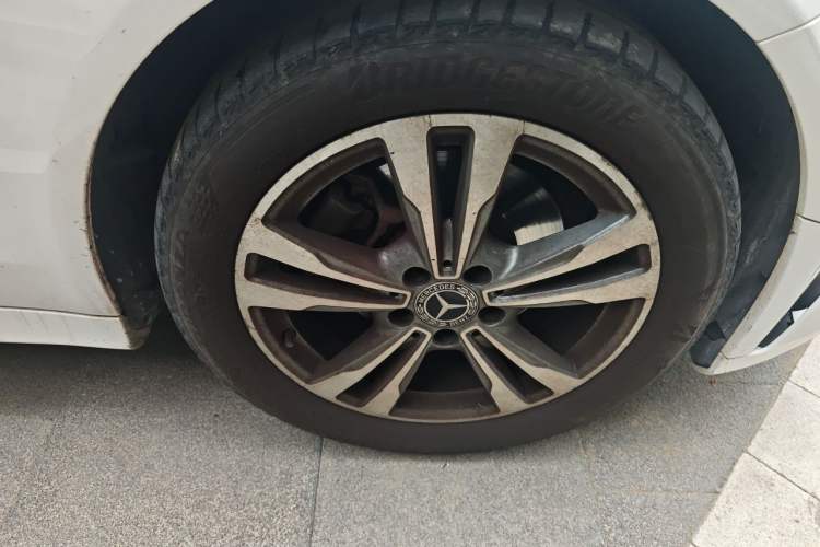 Used Mercedes-Benz C-Class 2021 C 200 L Fashion Edition Sport Version Right Front Wheel Hub