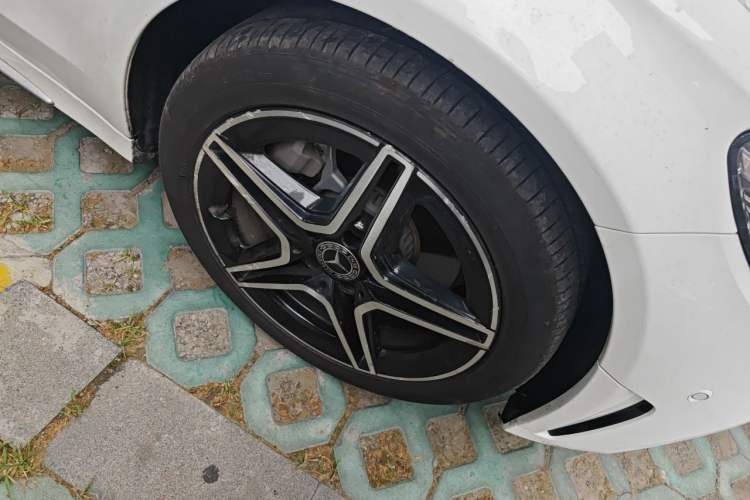 Used Mercedes-Benz C-Class 2021 C 260 L Sport Edition Star Collection Right Front Wheel Hub