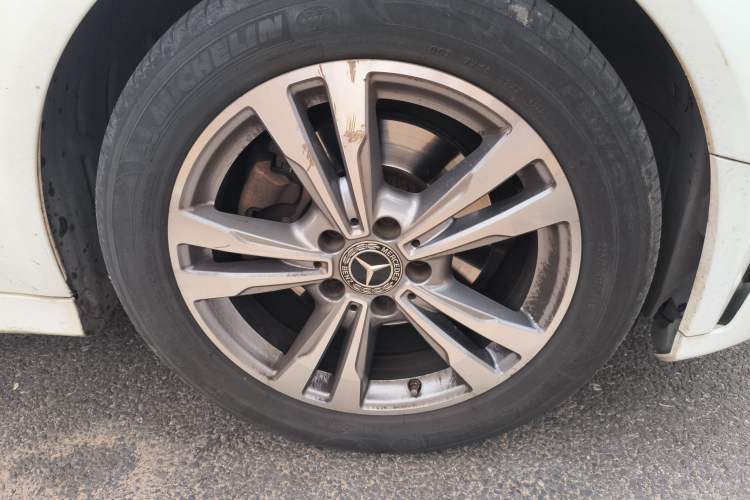 Used Mercedes-Benz C-Class 2021 C 200 L Fashion Model Right Front Wheel Hub
