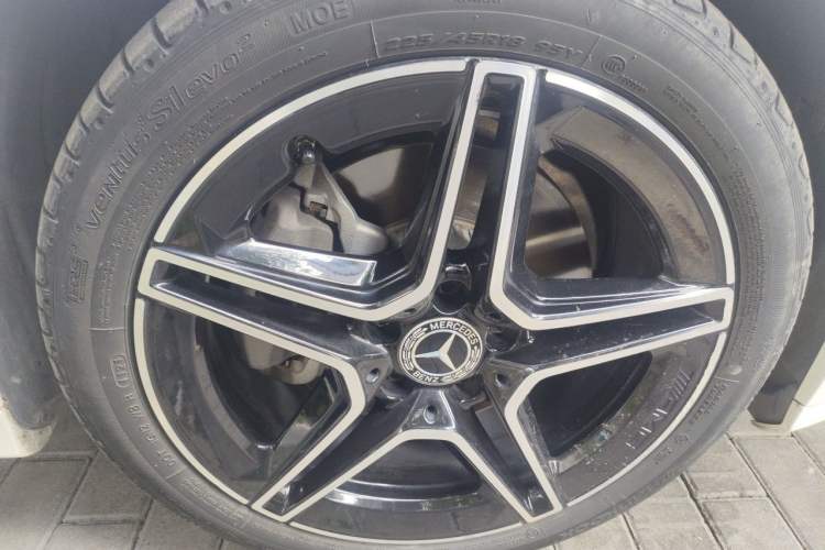 Used Mercedes-Benz C-Class 2021 C 260 Star Edition Right Front Wheel Hub