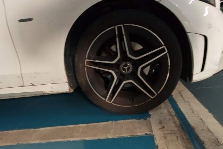 Used Mercedes-Benz C-Class 2021 C 260 L Sport Edition Star Collection Right Front Wheel Hub