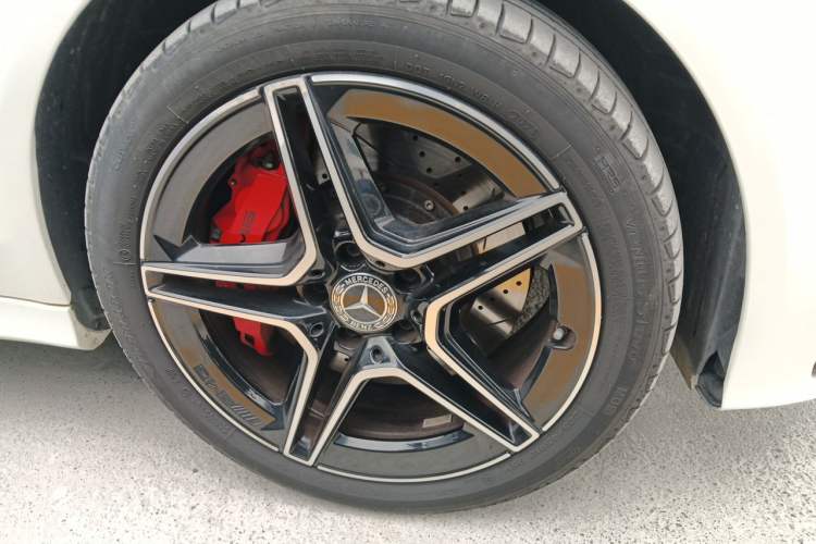 Used Mercedes-Benz C-Class 2021 C 260 Star Edition Right Front Wheel Hub
