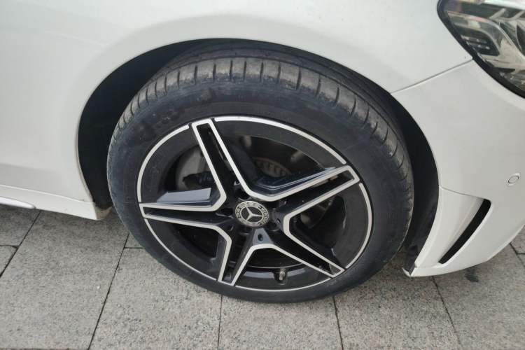 Used Mercedes-Benz C-Class 2021 C 260 L Sport Edition Star Collection Right Front Wheel Hub