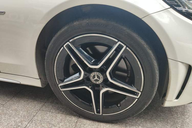 Used Mercedes-Benz C-Class 2021 C 260 L Sport Edition Star Collection Right Front Wheel Hub