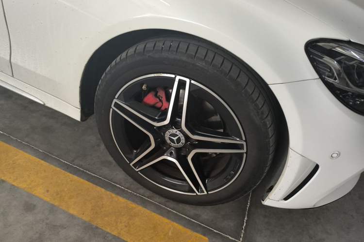 Used Mercedes-Benz C-Class 2021 C 260 L Sport Edition Star Collection Right Front Wheel Hub