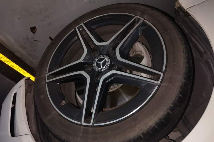 Used Mercedes-Benz C-Class 2021 C 260 L Sport Edition Star Collection Right Front Wheel Hub
