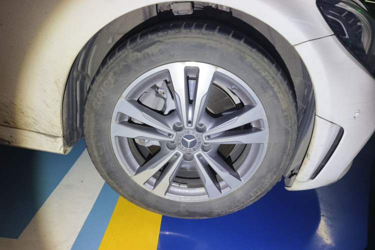 Used Mercedes-Benz C-Class 2021 C 200 L Fashion Edition Sport Version Right Front Wheel Hub