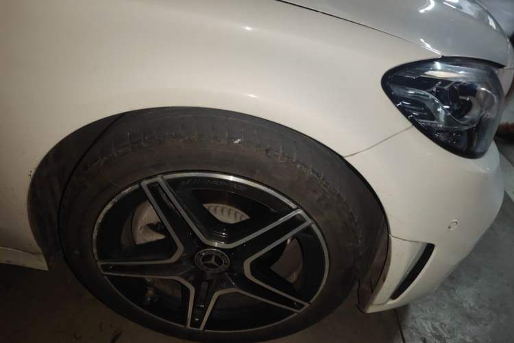 Used Mercedes-Benz C-Class 2021 C 260 Star Edition Right Front Wheel Hub