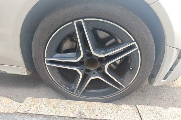 Used Mercedes-Benz C-Class 2021 C 260 Star Edition Right Front Wheel Hub