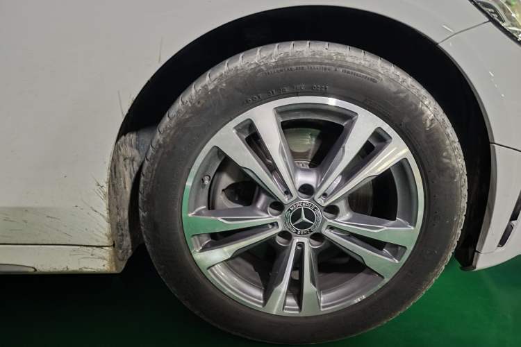 Used Mercedes-Benz C-Class 2021 C 200 L Fashion Edition Sport Version Right Front Wheel Hub