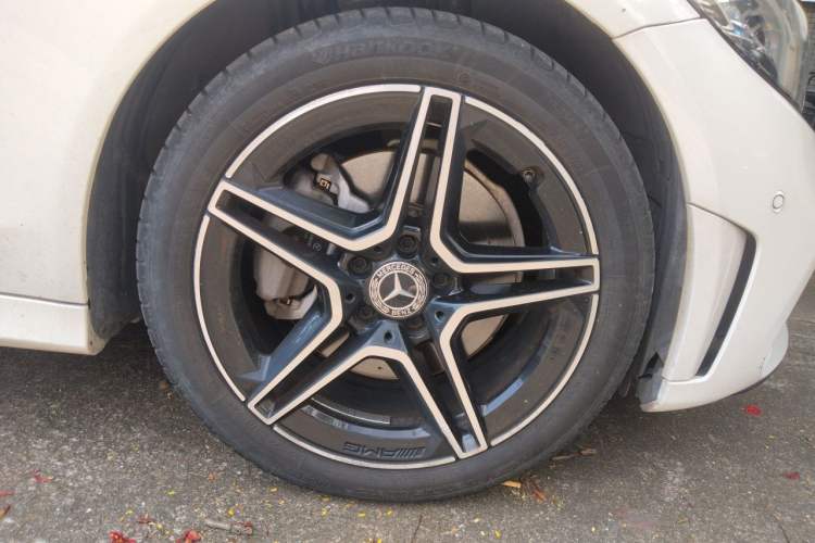 Used Mercedes-Benz C-Class 2021 C 260 L Sport Edition Star Collection Right Front Wheel Hub