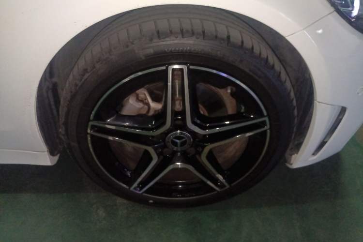 Used Mercedes-Benz C-Class 2021 C 260 L Sport Edition Star Collection Right Front Wheel Hub