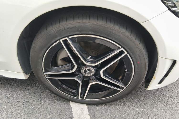 Used Mercedes-Benz C-Class 2021 C 260 Star Edition Right Front Wheel Hub