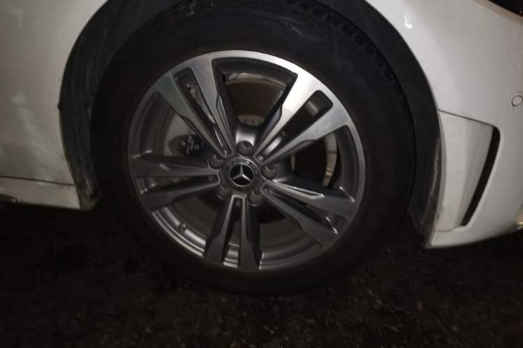 Used Mercedes-Benz C-Class 2021 C 200 L Fashion Edition Sport Version Right Front Wheel Hub