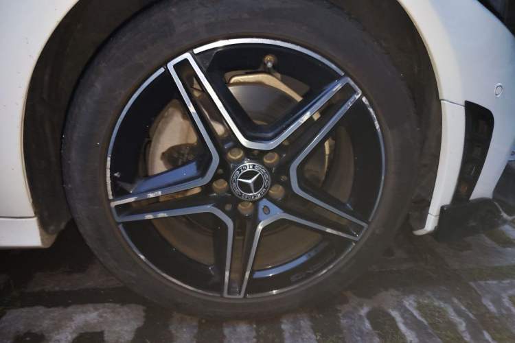Used Mercedes-Benz C-Class 2021 C 260 L Sport Edition Star Collection Right Front Wheel Hub