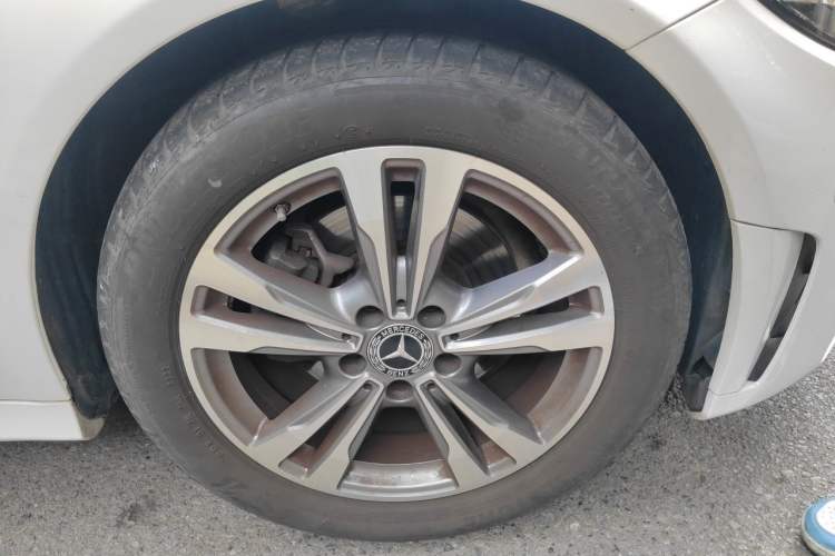 Used Mercedes-Benz C-Class 2021 C 200 L Fashion Edition Sport Version Right Front Wheel Hub