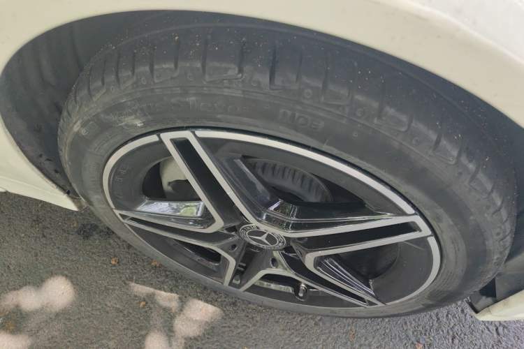 Used Mercedes-Benz C-Class 2021 C 260 L Sport Edition Star Collection Right Front Wheel Hub
