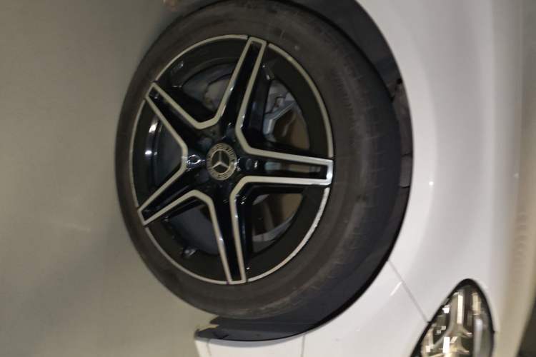 Used Mercedes-Benz C-Class 2021 C 260 Star Edition Right Front Wheel Hub
