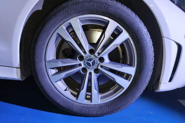 Used Mercedes-Benz C-Class 2021 C 200 L Fashion Edition Sport Version Right Front Wheel Hub