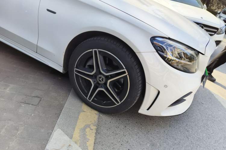 Used Mercedes-Benz C-Class 2021 C 260 L Sport Edition Star Collection Right Front Wheel Hub