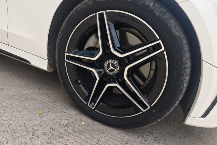 Used Mercedes-Benz C-Class 2021 C 260 Star Edition Right Front Wheel Hub
