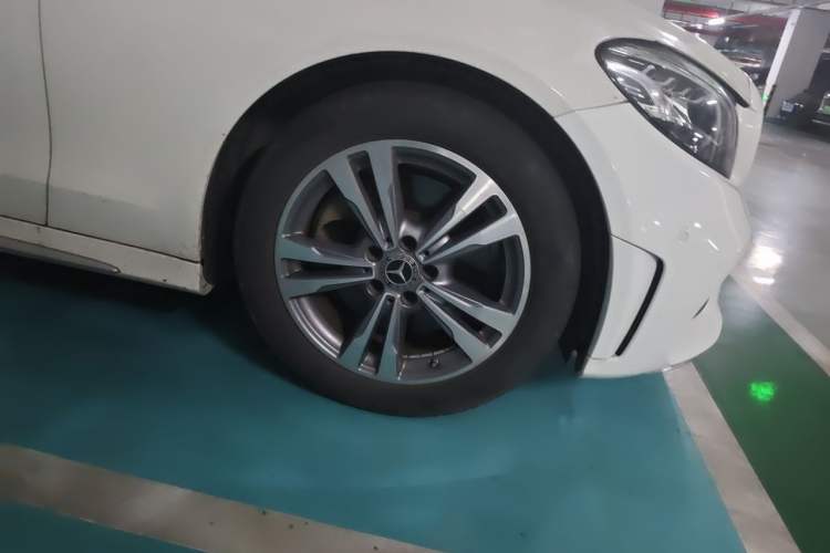 Used Mercedes-Benz C-Class 2021 C 200 L Fashion Edition Sport Version Right Front Wheel Hub