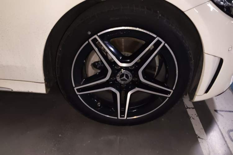 Used Mercedes-Benz C-Class 2021 C 260 L Sport Edition Star Collection Right Front Wheel Hub