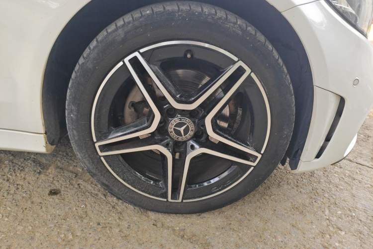 Used Mercedes-Benz C-Class 2021 C 260 L Sport Edition Star Collection Right Front Wheel Hub