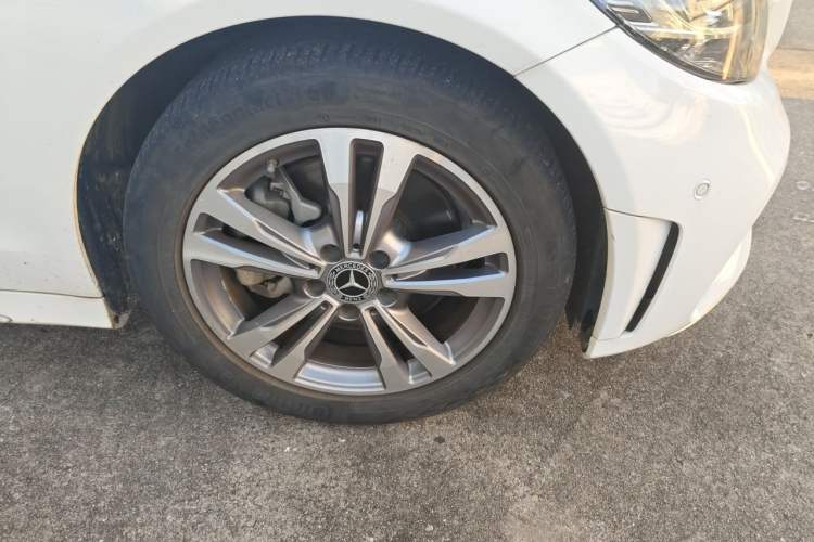 Used Mercedes-Benz C-Class 2021 C 200 L Fashion Edition Sport Version Right Front Wheel Hub