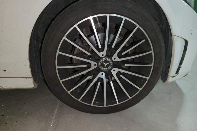 Used Mercedes-Benz C-Class 2021 C 260 L Sport Edition Star Collection Right Front Wheel Hub
