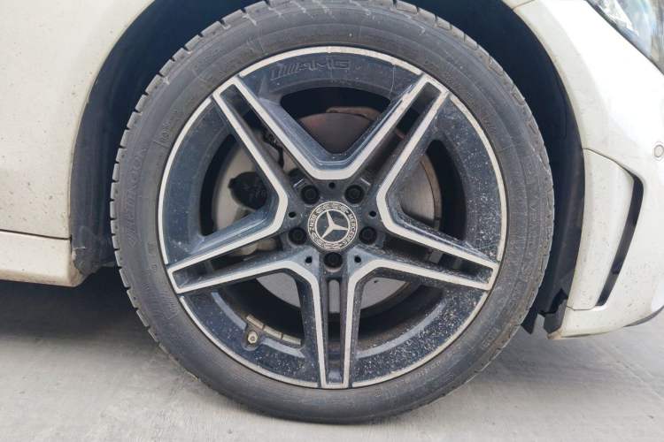 Used Mercedes-Benz C-Class 2021 C 260 L Sport Edition Star Collection Right Front Wheel Hub