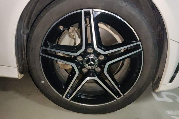 Used Mercedes-Benz C-Class 2021 C 260 Star Edition Right Front Wheel Hub