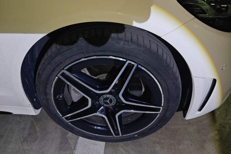 Used Mercedes-Benz C-Class 2021 C 260 Star Edition Right Front Wheel Hub