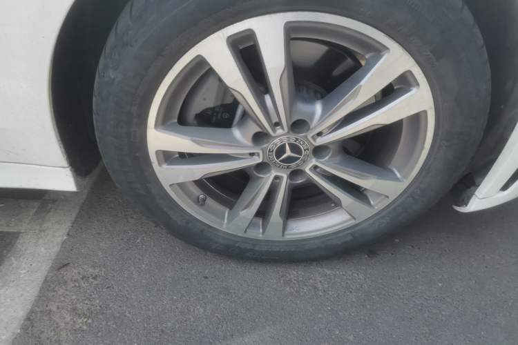 Used Mercedes-Benz C-Class 2021 C 200 L Fashion Edition Sport Version Right Front Wheel Hub