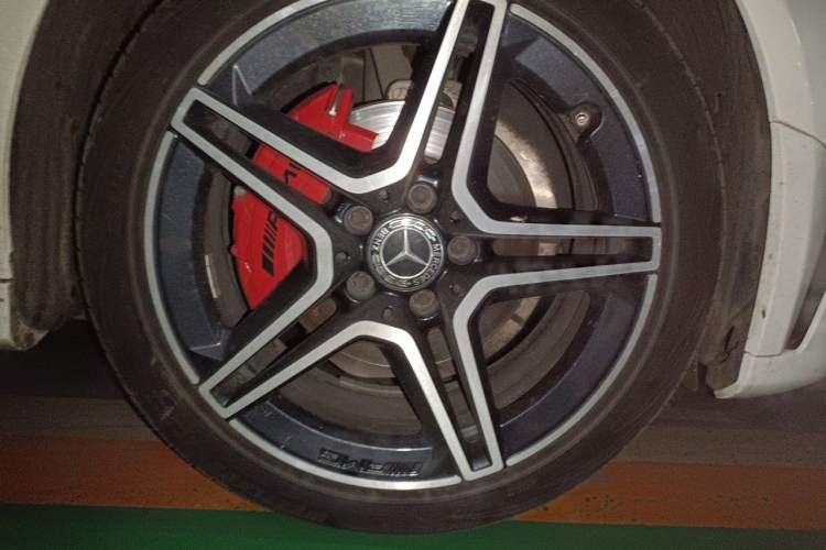 Used Mercedes-Benz C-Class 2021 C 260 L Sport Edition Star Collection Right Front Wheel Hub