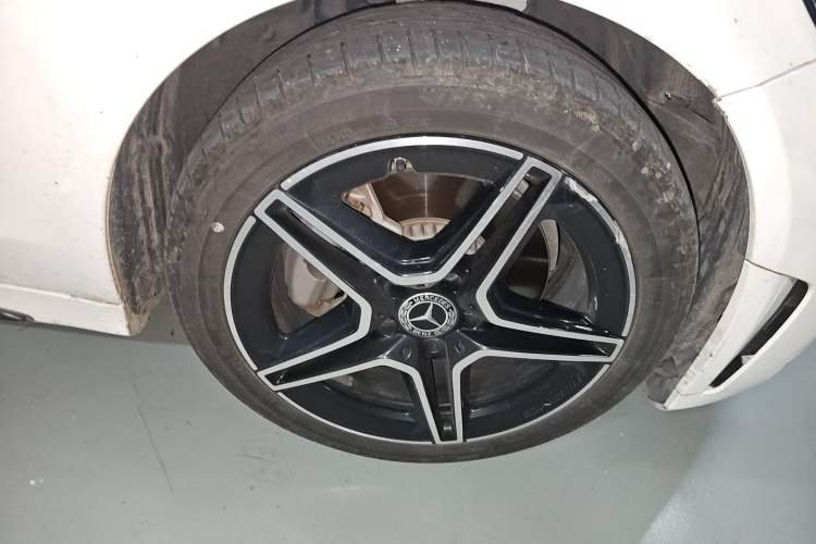 Used Mercedes-Benz C-Class 2021 C 260 Star Edition Right Front Wheel Hub