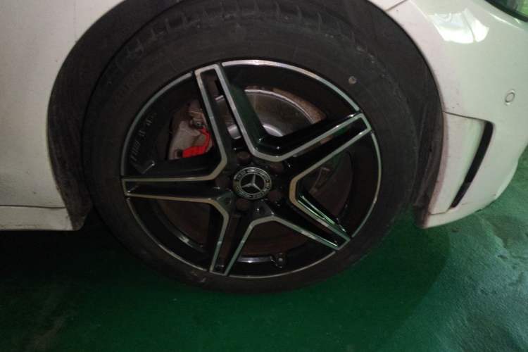 Used Mercedes-Benz C-Class 2021 C 260 L Sport Edition Star Collection Right Front Wheel Hub
