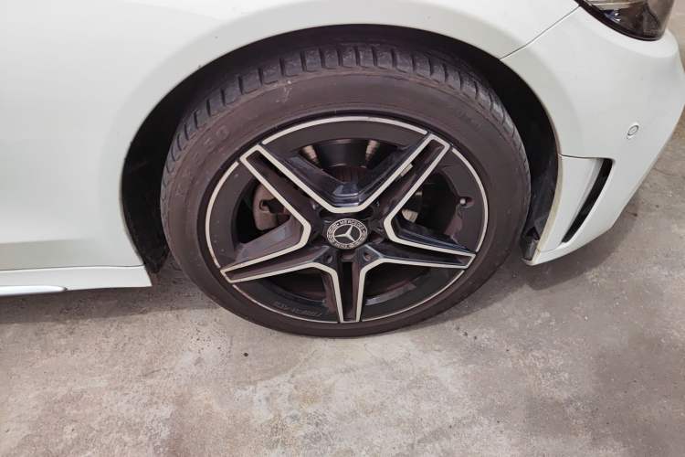 Used Mercedes-Benz C-Class 2021 C 260 L Sport Edition Star Collection Right Front Wheel Hub