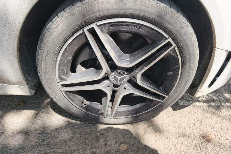Used Mercedes-Benz C-Class 2021 C 260 L Sport Edition Star Collection Right Front Wheel Hub
