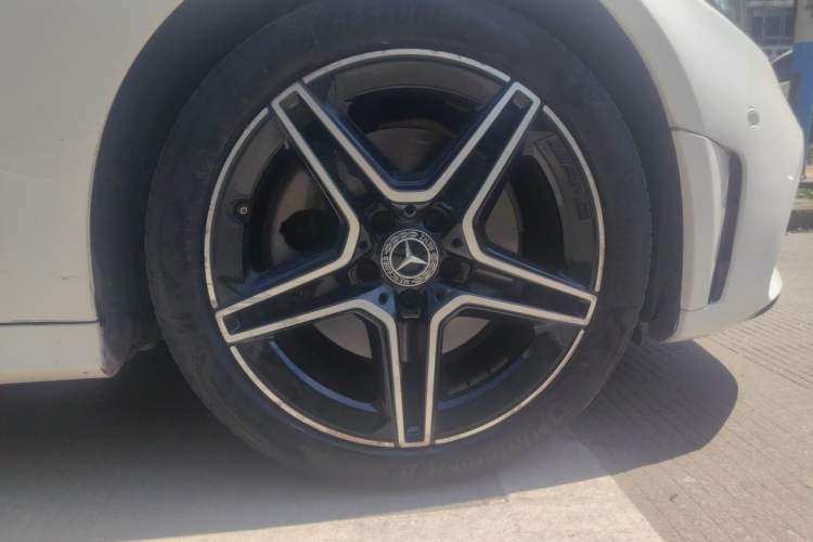 Used Mercedes-Benz C-Class 2021 C 260 L Sport Edition Star Collection Right Front Wheel Hub