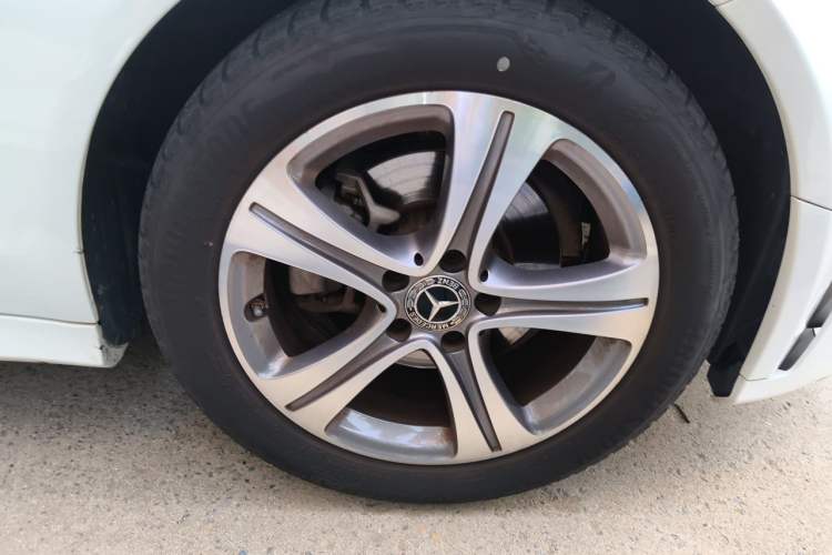 Used Mercedes-Benz C-Class 2021 C 260 L Sport Edition Right Front Wheel Hub
