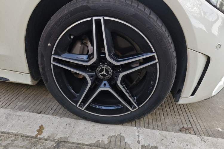 Used Mercedes-Benz C-Class 2021 C 260 Star Edition Right Front Wheel Hub