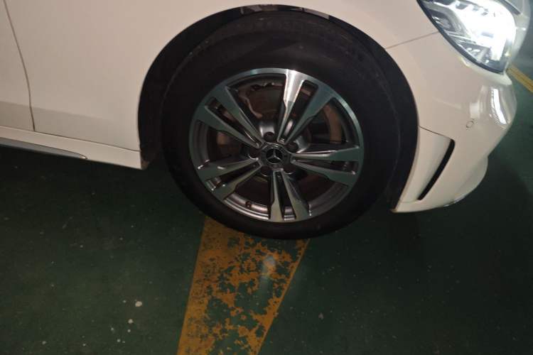 Used Mercedes-Benz C-Class 2021 C 200 L Fashion Edition Sport Version Right Front Wheel Hub