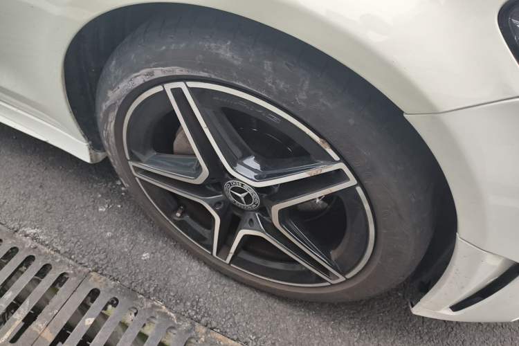 Used Mercedes-Benz C-Class 2021 C 260 Coupe Right Front Wheel Hub